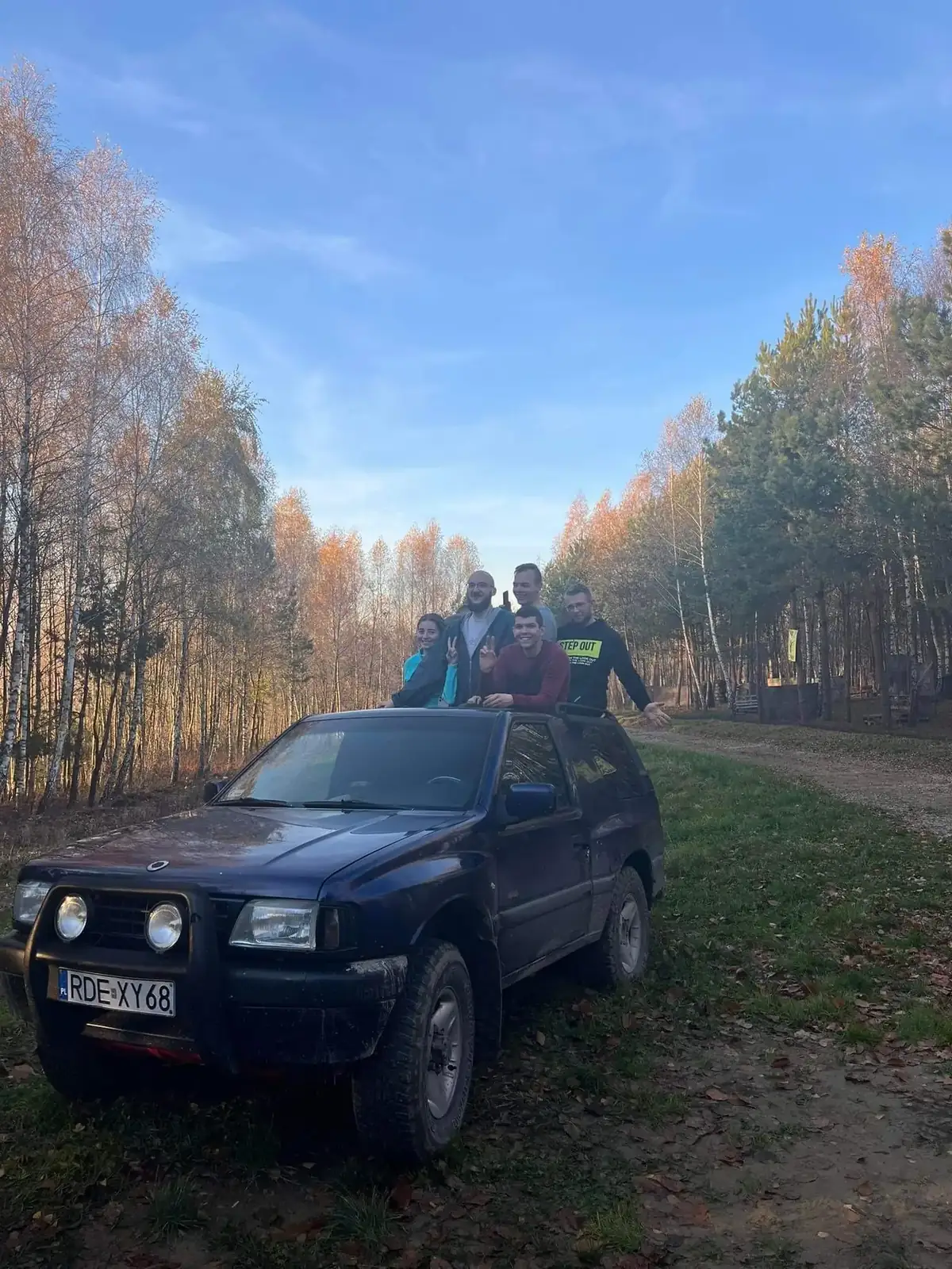 Leśna droga dojazdowa do pola paintballowego Arpi pod Brzostkiem